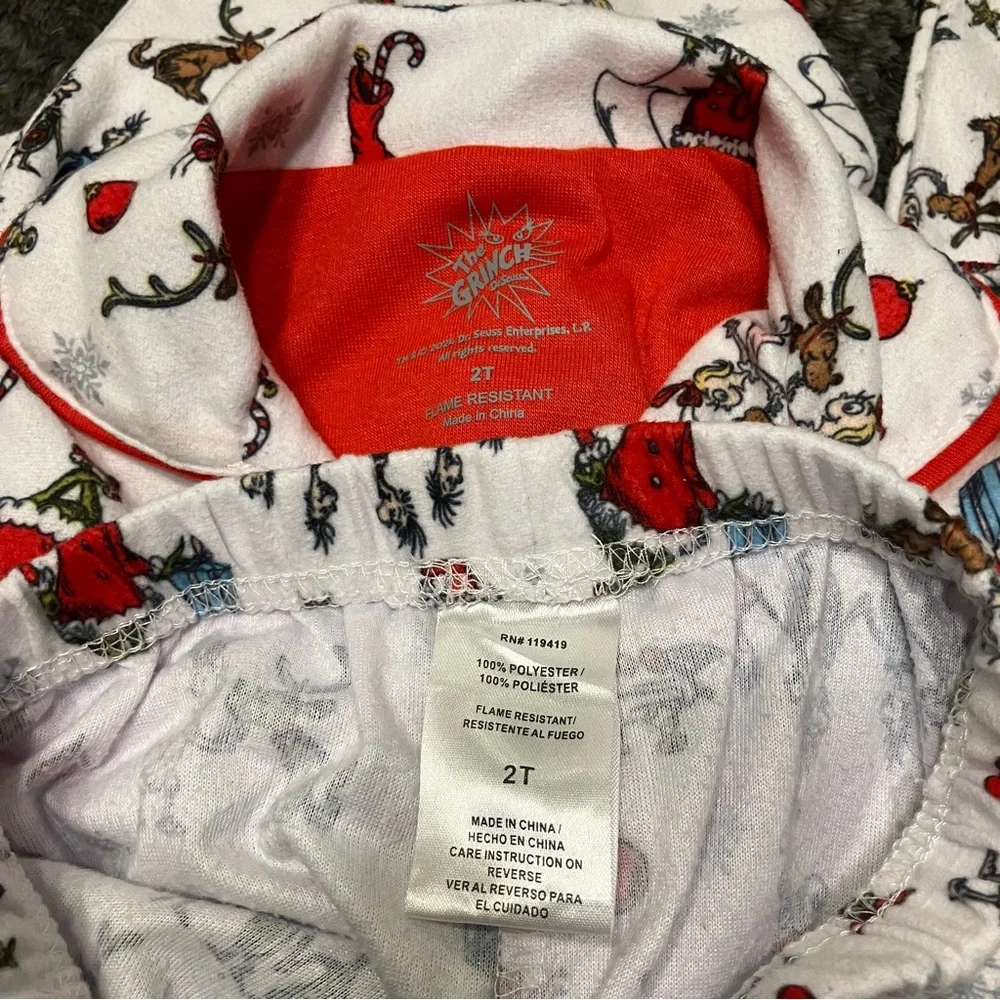 Kids 2T Dr Seuss The Grinch White Flannel Pajama Set‎